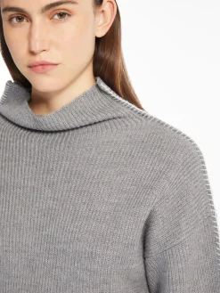 Boxy wool jumper