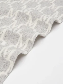 Cashmere logo scarf