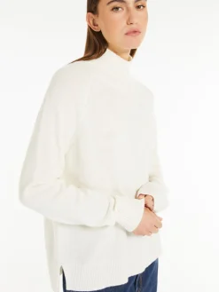 Cashmere yarn polo-neck sweater