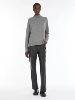 Cashmere yarn polo-neck sweater