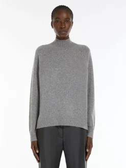 Cashmere yarn polo-neck sweater