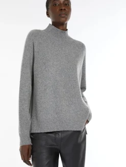 Cashmere yarn polo-neck sweater