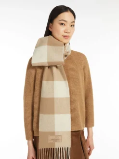 Chequered wool scarf