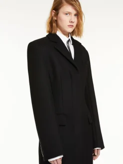 Feminine cashmere-blend coat