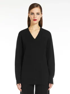 Fine wool V-neck jumper