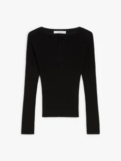 Fitted wool sweater