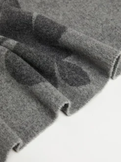 Jacquard wool stole