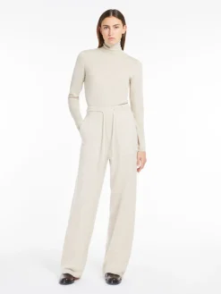 Lightweight cashmere turtleneck