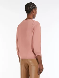 Lightweight wool yarn sweater