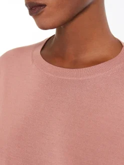 Lightweight wool yarn sweater