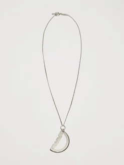 Long chain pendant necklace
