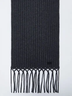 Long wool scarf