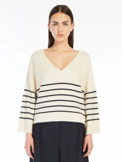 Oversized cashmere sweater