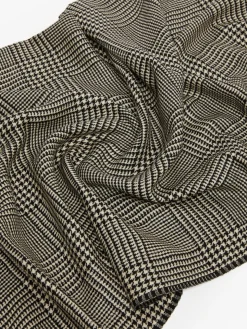 Patterned wool stole
