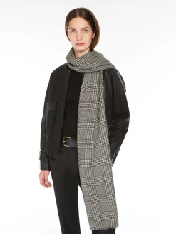 Patterned wool stole