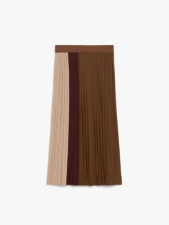 Pleated knit fabric skirt