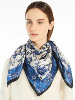 Printed silk maxi pocket square
