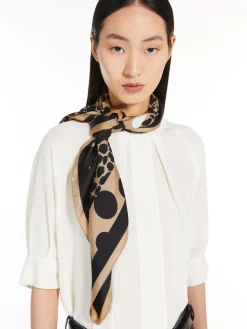 Printed silk square foulard