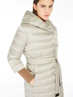 Reversible down jacket in water-repellent satin