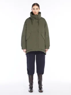 Reversible water-repellent fabric parka