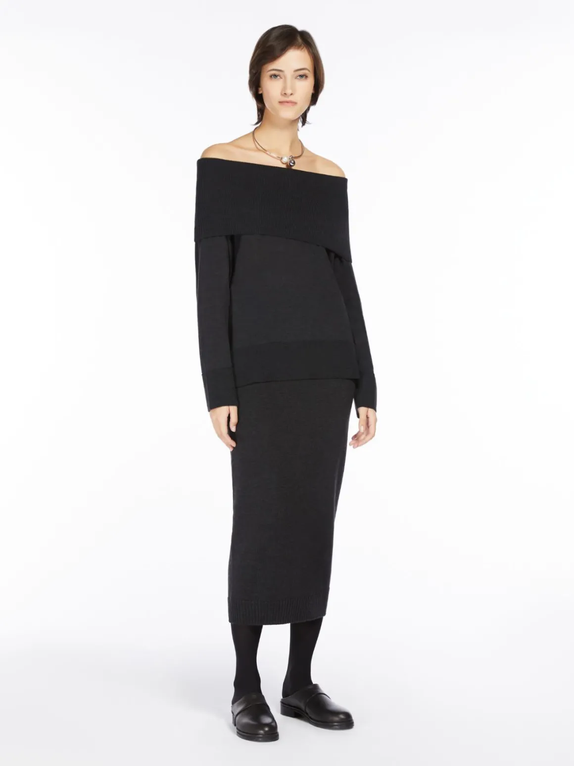 Seamless wool skirt