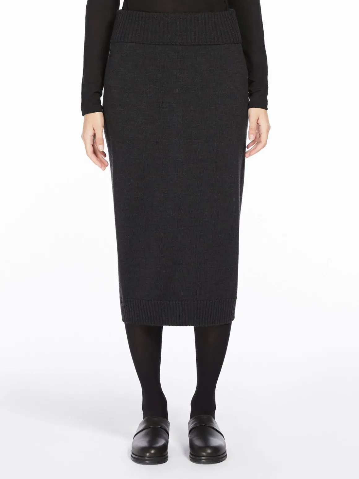 Seamless wool skirt
