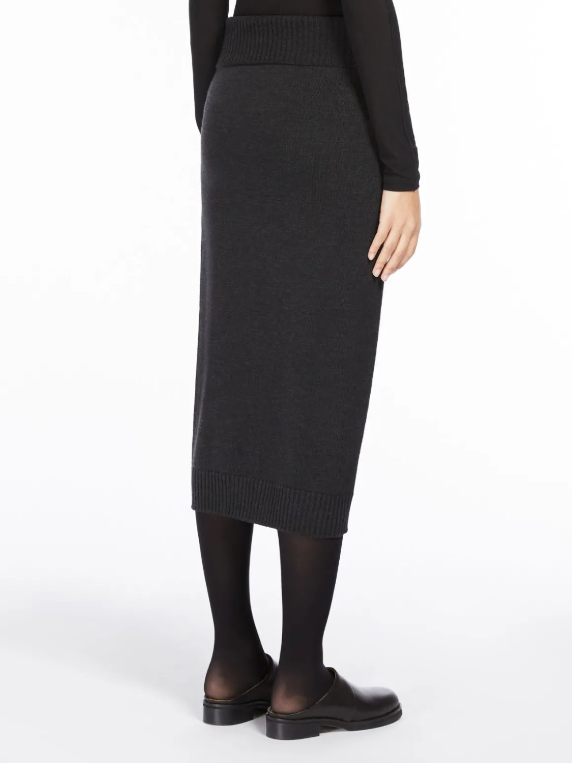 Seamless wool skirt