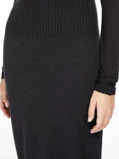 Seamless wool skirt