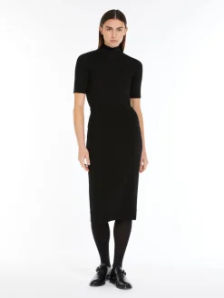 Seamless wool skirt