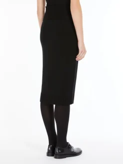 Seamless wool skirt