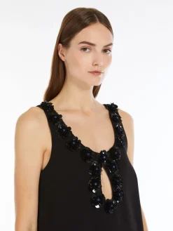 Short dress in embroidered sablé
