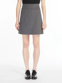 Short wool skirt