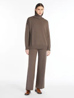 Soft wool knit jumper