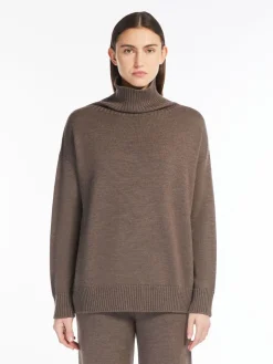 Soft wool knit jumper