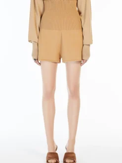 Stretch knit fabric shorts