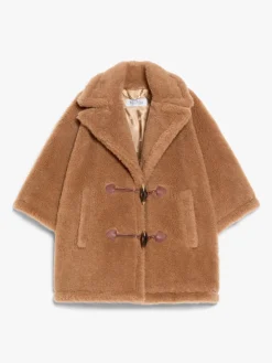 Teddy fabric cape