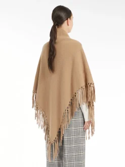 Triangular wool shawl