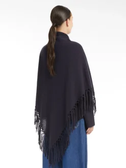 Triangular wool shawl