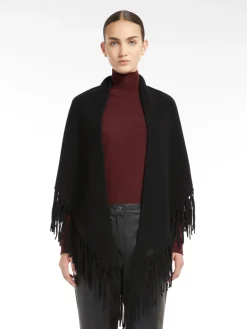 Triangular wool shawl