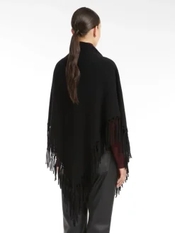 Triangular wool shawl