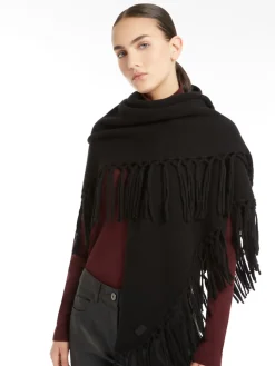 Triangular wool shawl