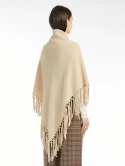 Triangular wool shawl