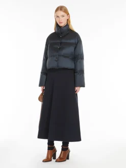 Water-repellent cropped down jacket