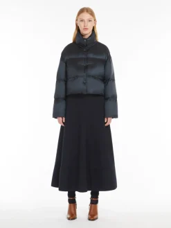 Water-repellent cropped down jacket
