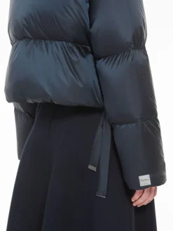 Water-repellent cropped down jacket