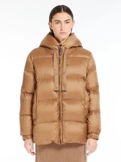 Water-repellent down jacket