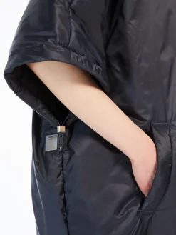 Water-repellent fabric cape
