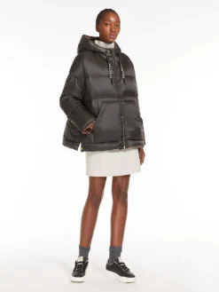 Water-repellent fabric hooded down jacket