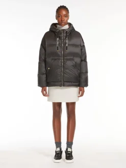 Water-repellent fabric hooded down jacket