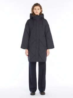 Water-repellent taffeta hooded down jacket
